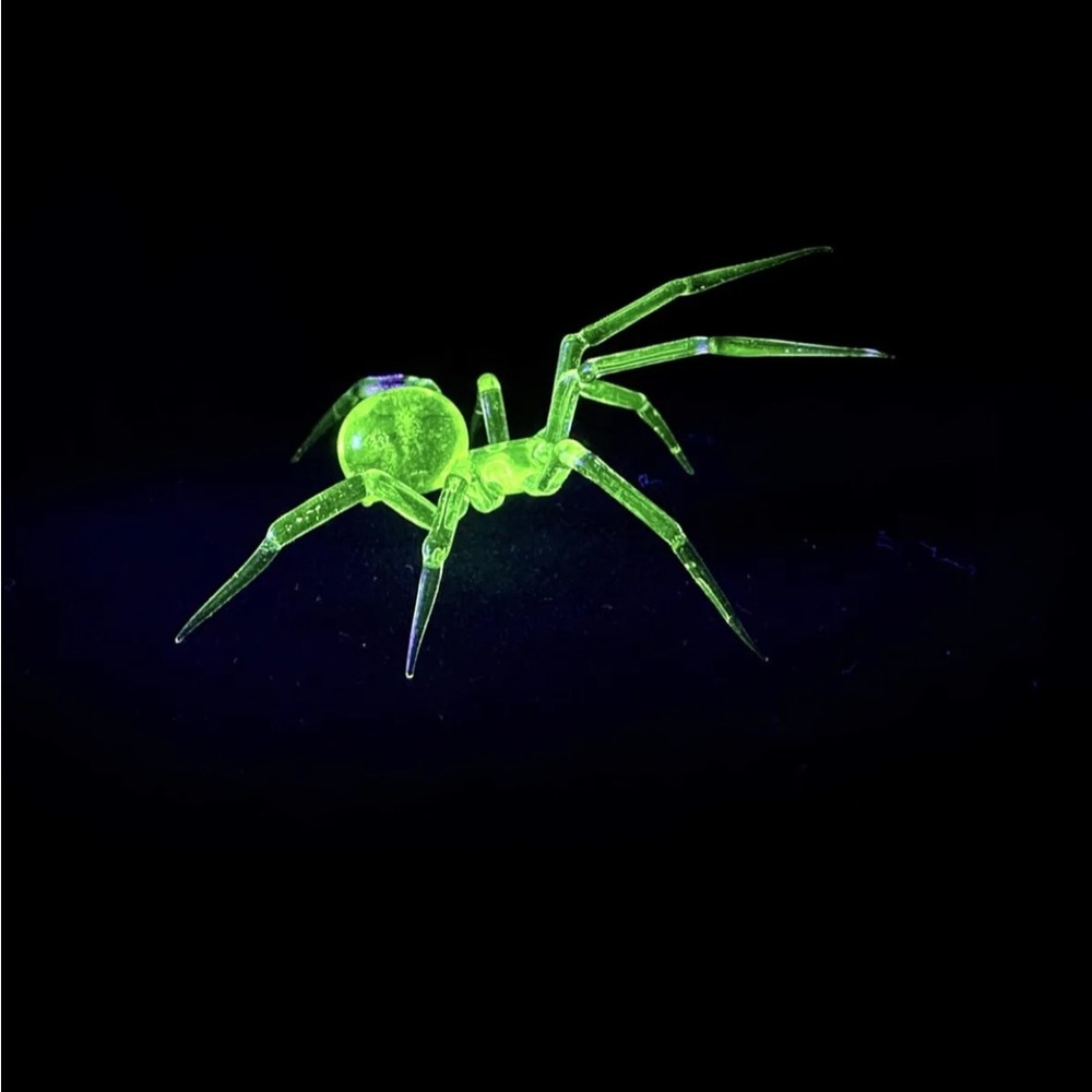 Uranium Vaseline Glass - Picture 1 of 2
